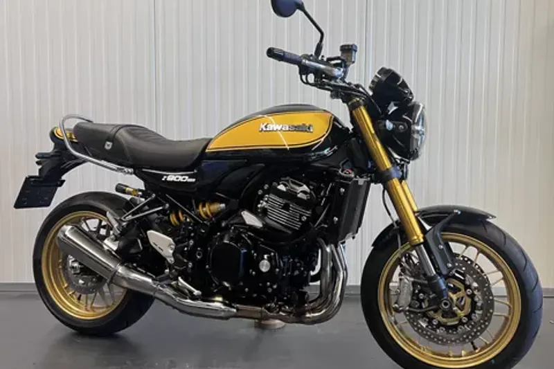 Kawasaki Z900RS (2022)
