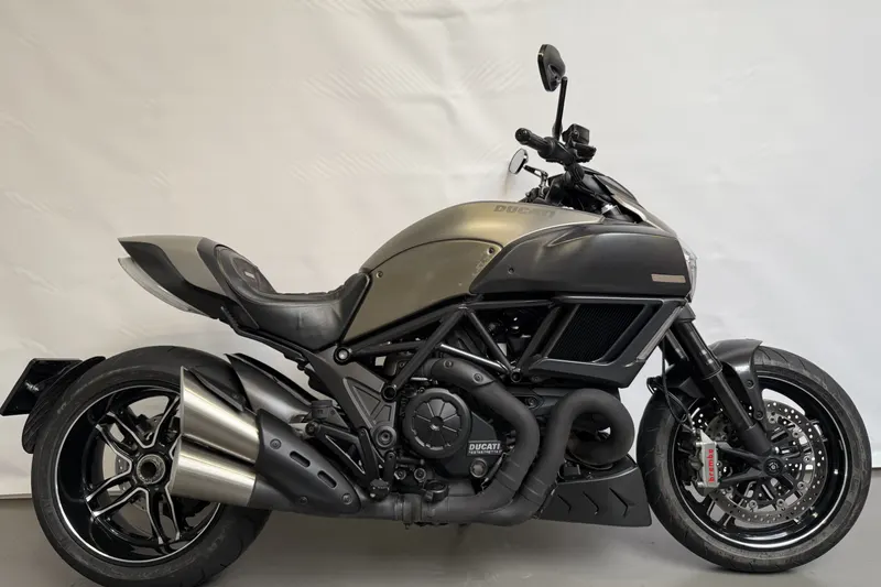 Ducati Diavel 1200 Testastretta (2022)