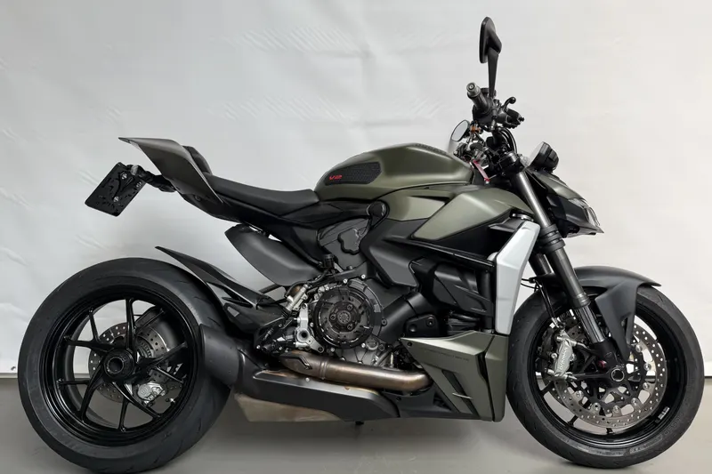 Ducati Streetfighter V2 (2022)