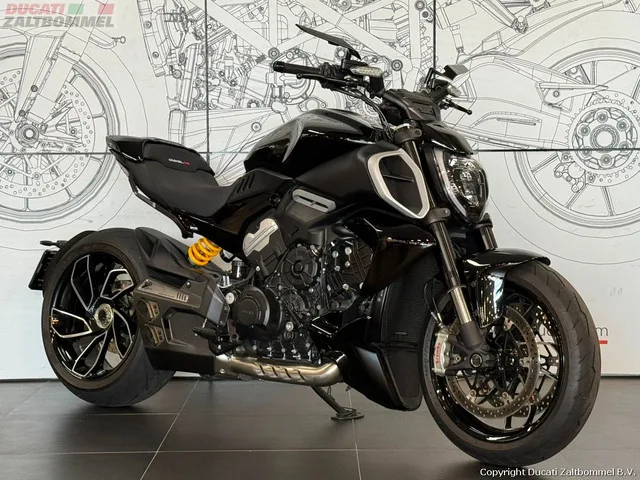 Ducati Diavel V4 (2023) — foto 1