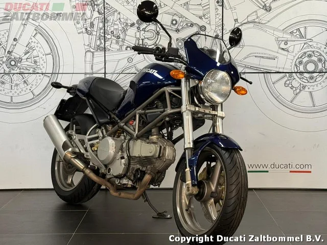 Ducati MONSTER (2002) — foto 1