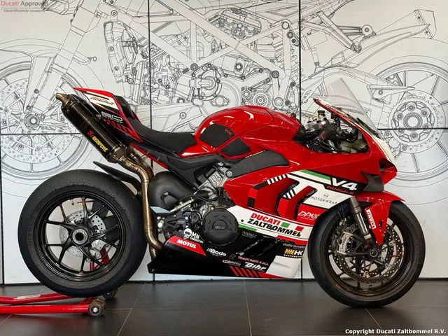 Ducati PANIGALE (2024) — foto 1