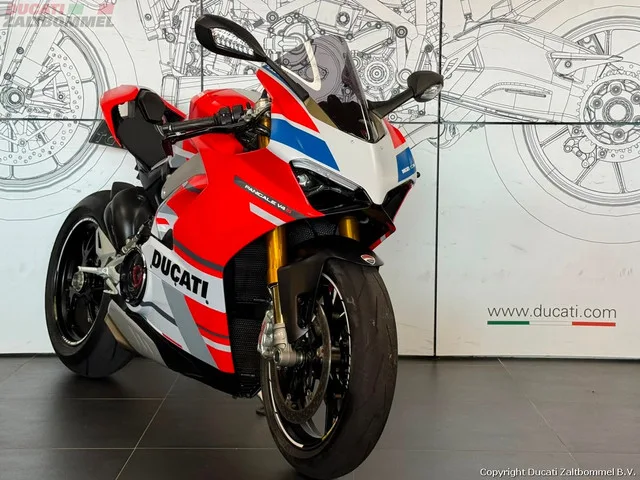 Ducati Panigale V4S (2019) — foto 1