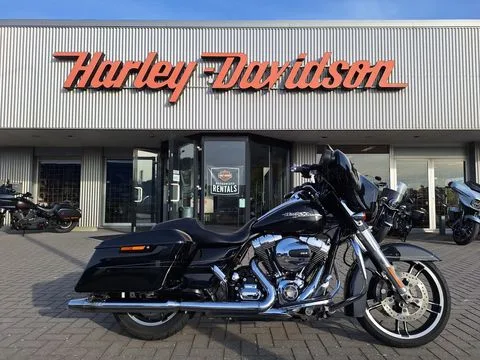 Harley-Davidson Street Glide (2015) — foto 1