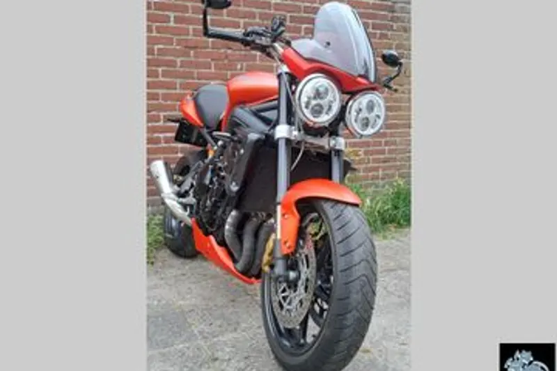 Triumph Street Triple R (2010)