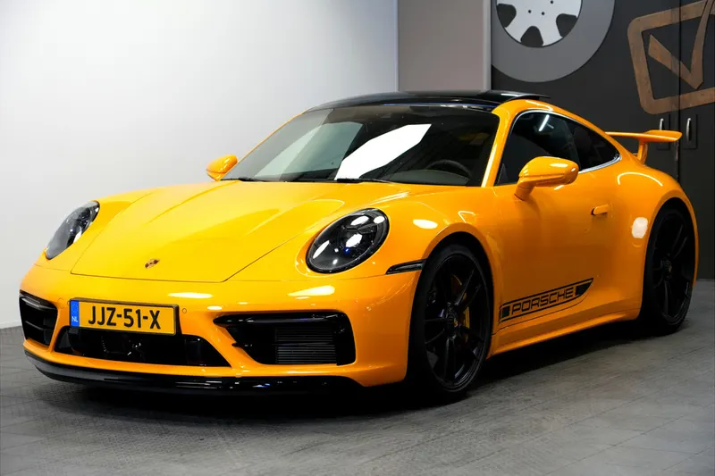 Porsche 911 (2023)