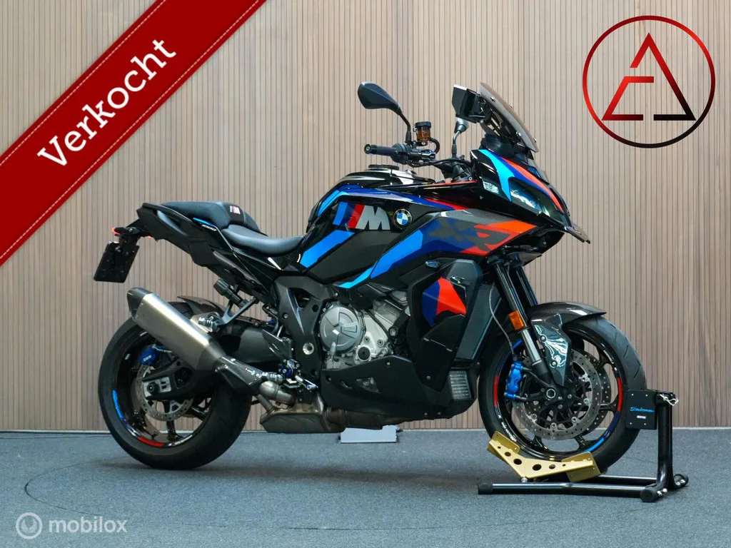 BMW M 1000 XR (2025) — foto 1