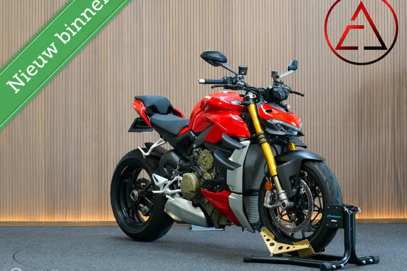 Ducati Streetfighter V4S (2023)
