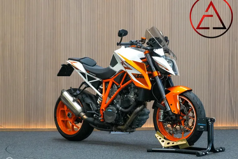 KTM 1290 SuperDuke R (2016)