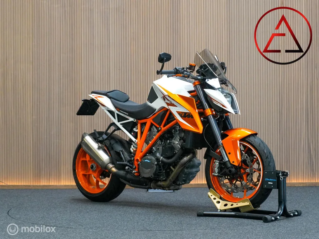 KTM 1290 SuperDuke R (2016) — foto 1