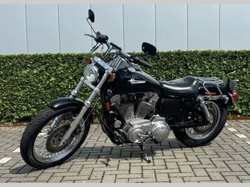 HARLEY-DAVIDSON SPORTSTER XLH 883 HUGGER (1997) — foto 1
