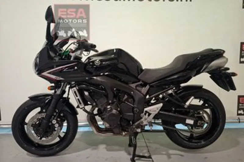 YAMAHA FZ 6 N FAZER (2010)