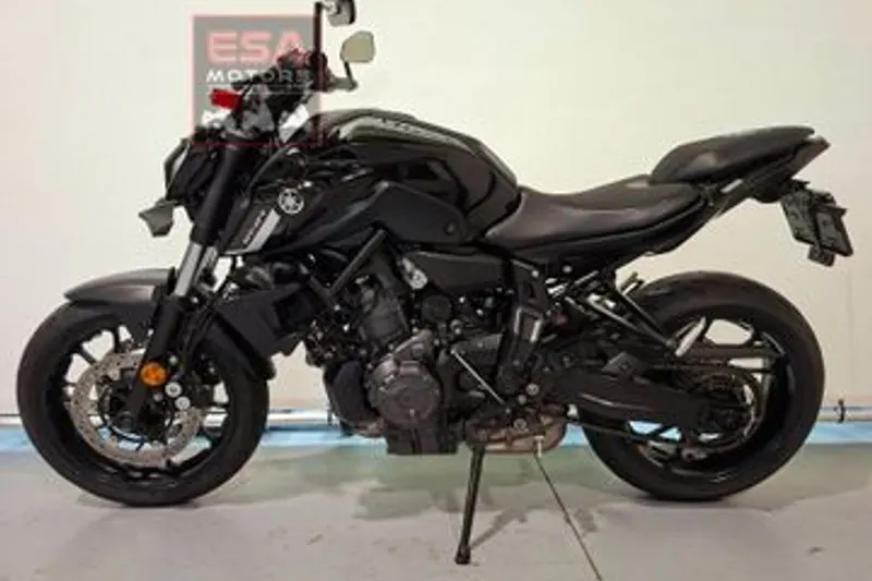 YAMAHA MT 07 (2023)