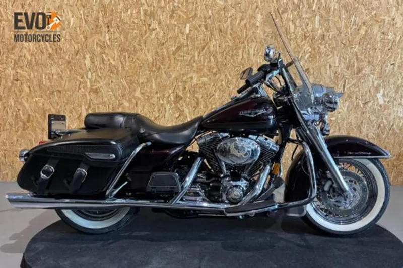Harley-Davidson 88 FLHR Road King cast wheels (2006)