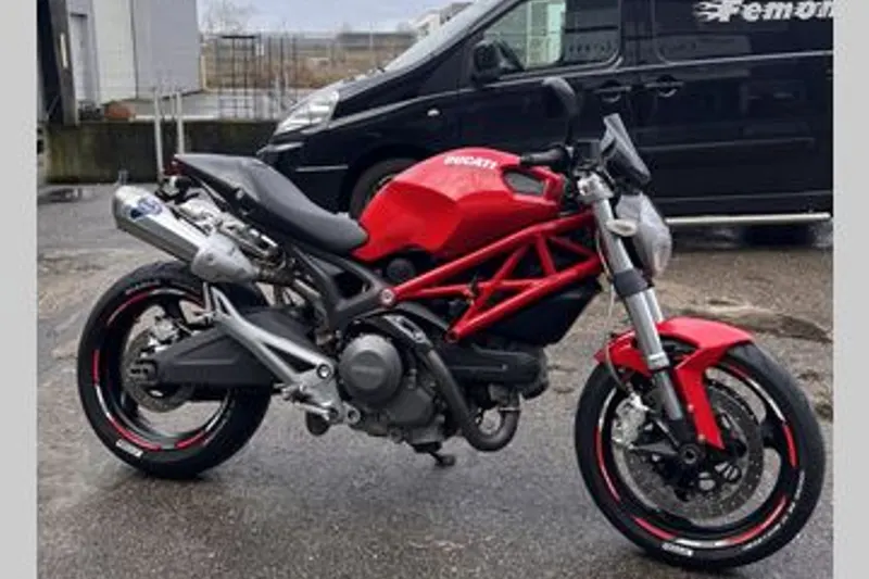DUCATI MONSTER 696 (2008)