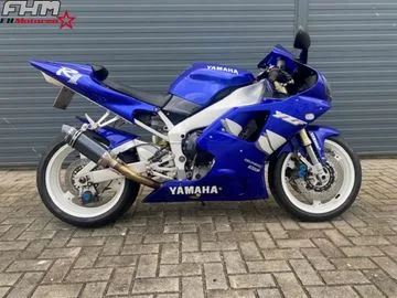 YAMAHA YZF R1 (1999) — foto 1