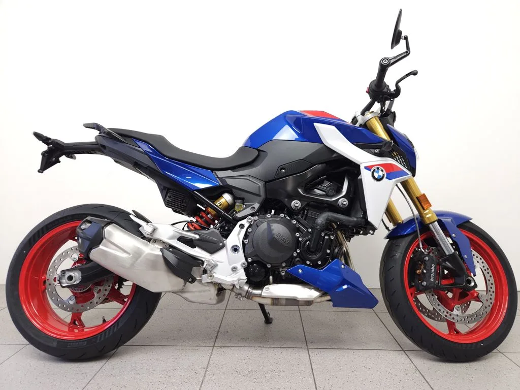 BMW F 900 R (2026) — foto 1