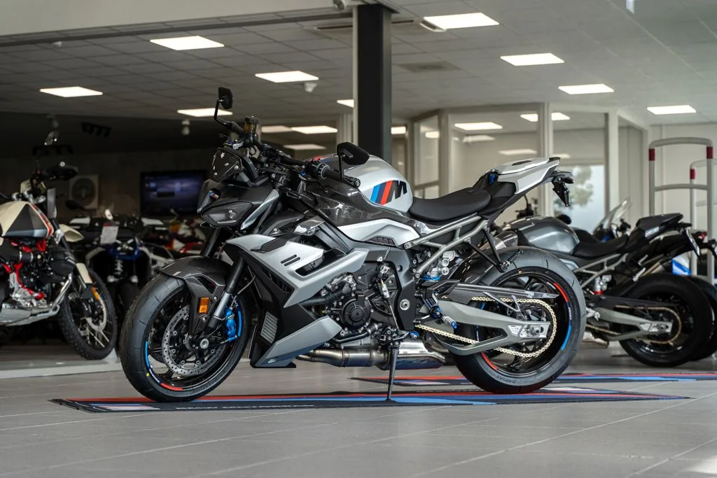 BMW M 1000 R (2026) — foto 1