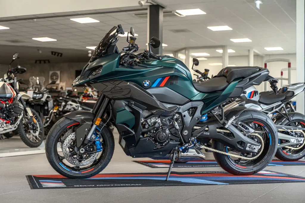 BMW M 1000 XR (2026) — foto 1