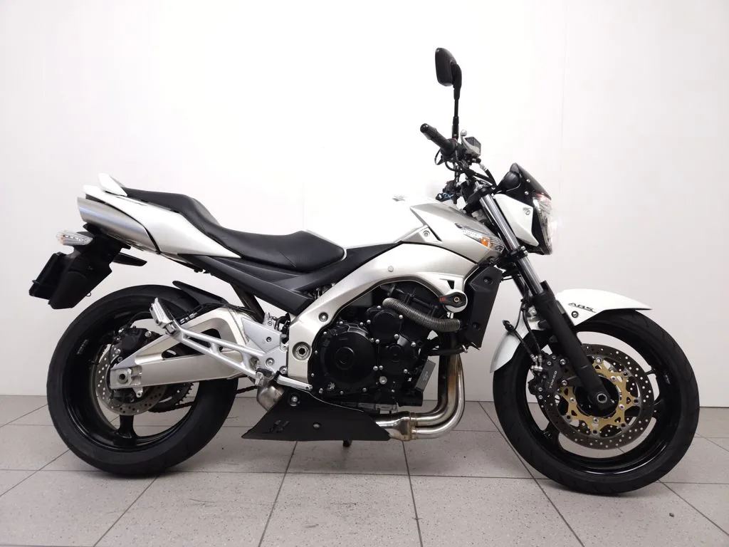 Suzuki GSR600 (2009) — foto 1