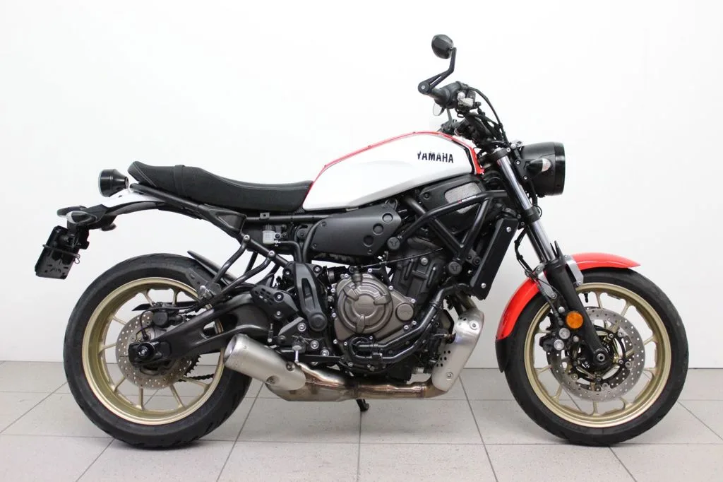 Yamaha XSR700 (2021) — foto 1