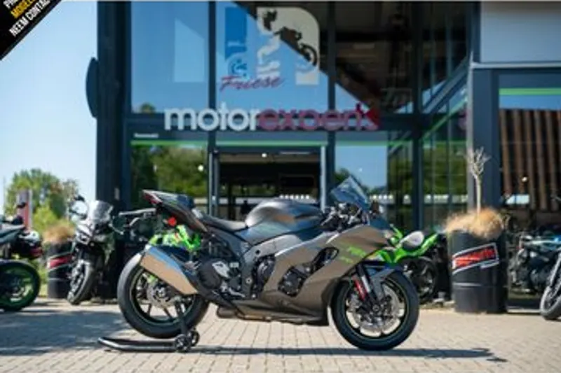 Kawasaki Ninja ZX-10RR (2025)