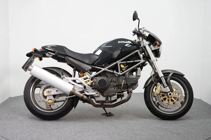 Ducati Monster 900 (2000)