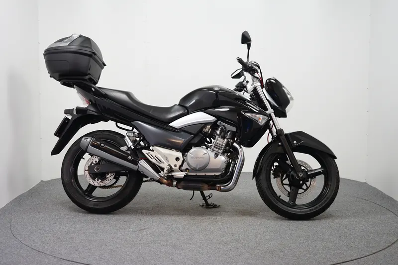 Suzuki 29.565 km (2015)