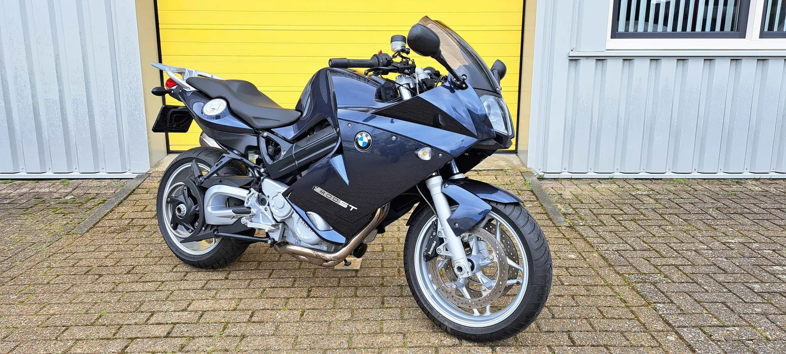 BMW F 800 ST (2009) — foto 1
