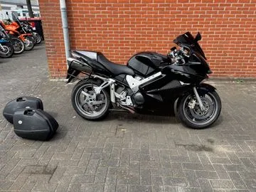 Honda VFR 800 F (2008) — foto 1