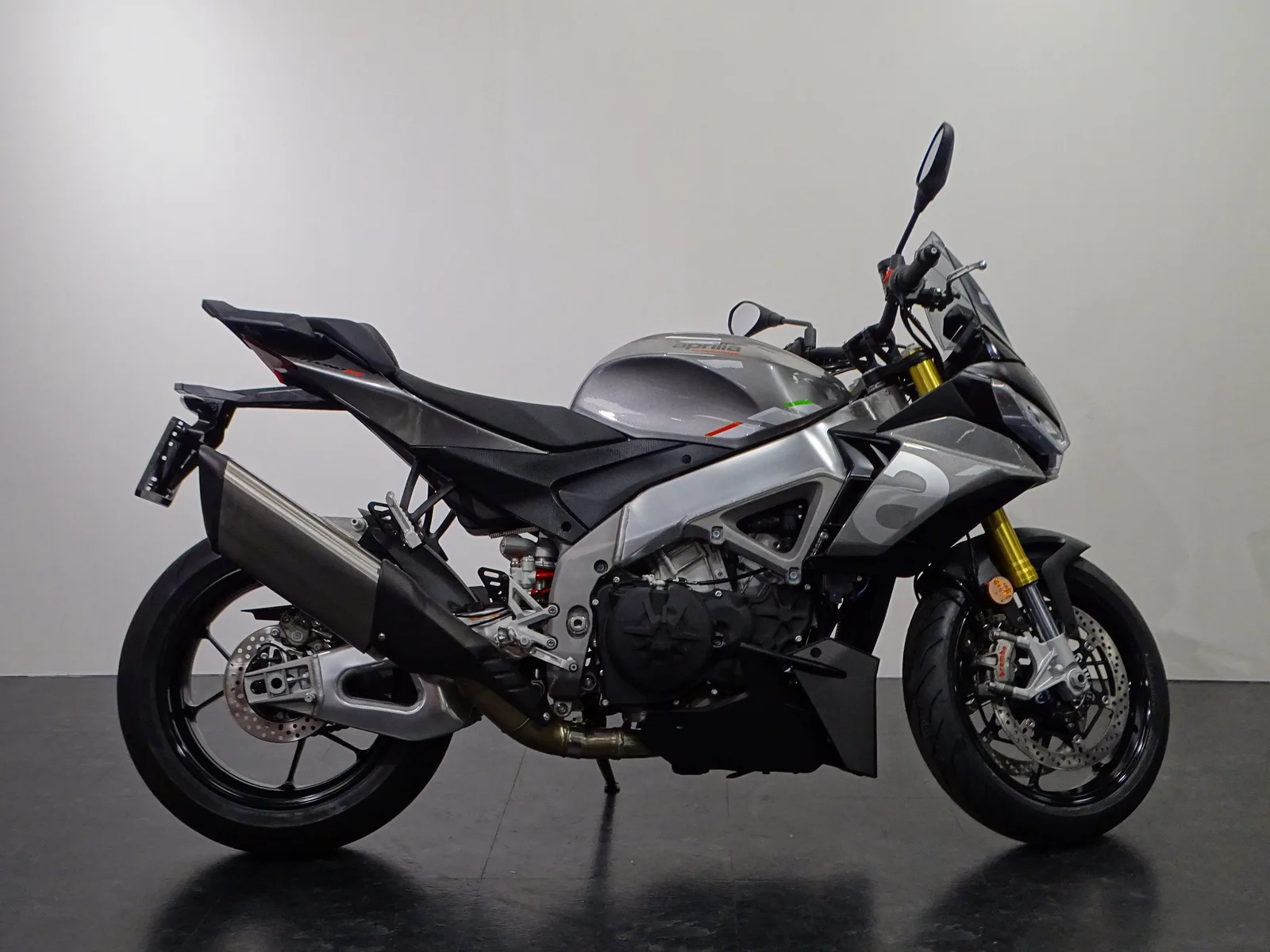 Aprilia Tuono V4 1100 (2024) — foto 1