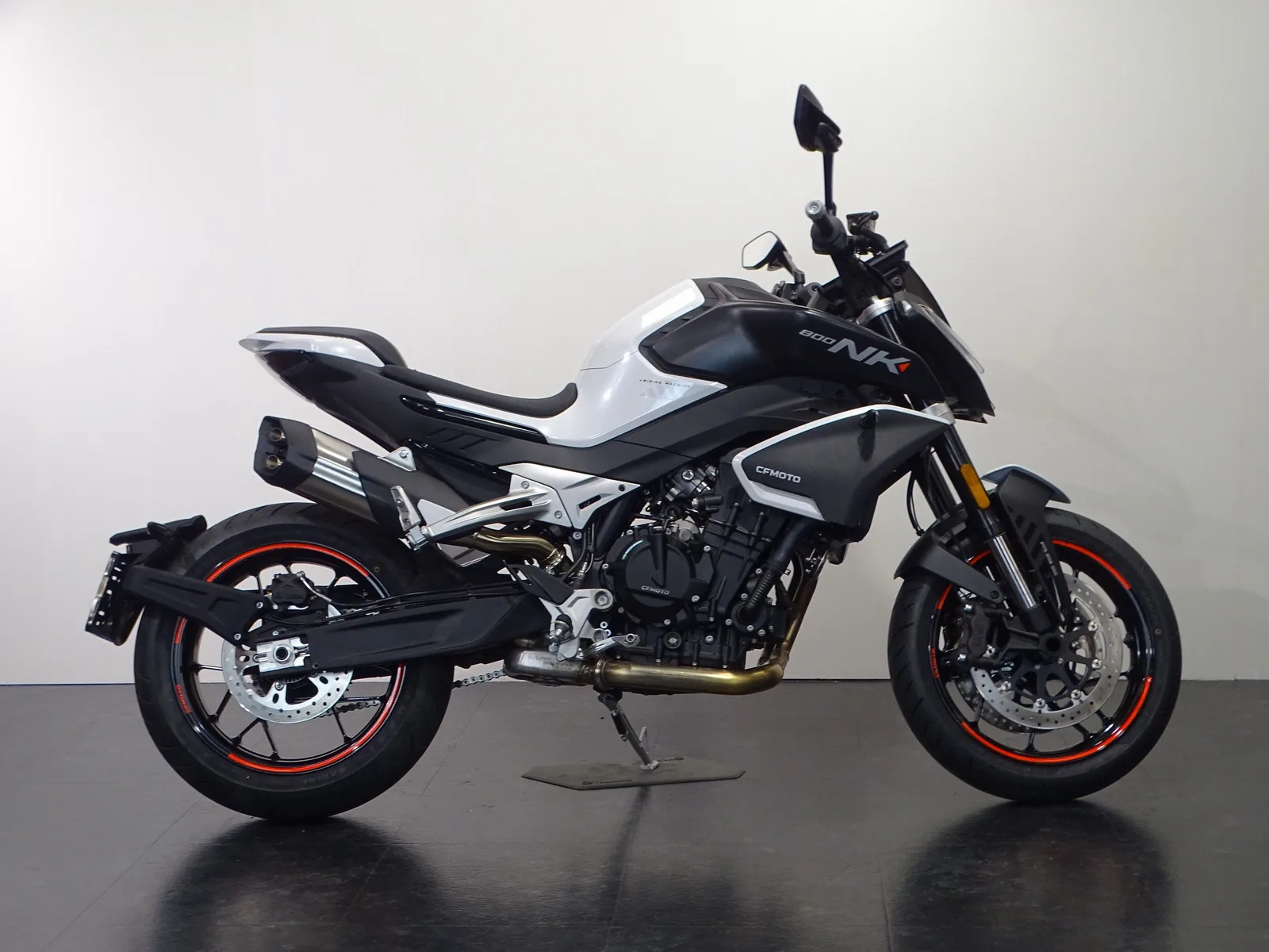 CFMoto 800NK (2025) — foto 1