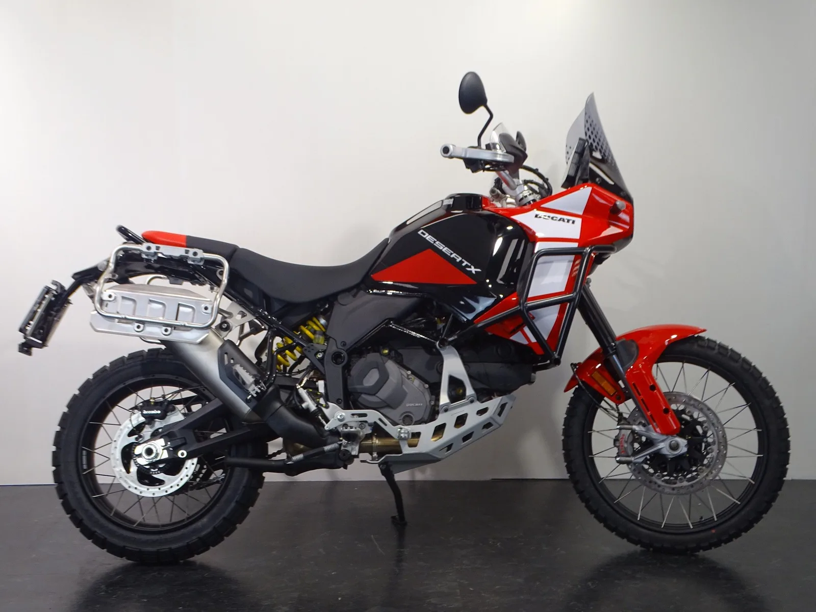 Ducati DESERT X DISCOVERY (2024) — foto 1