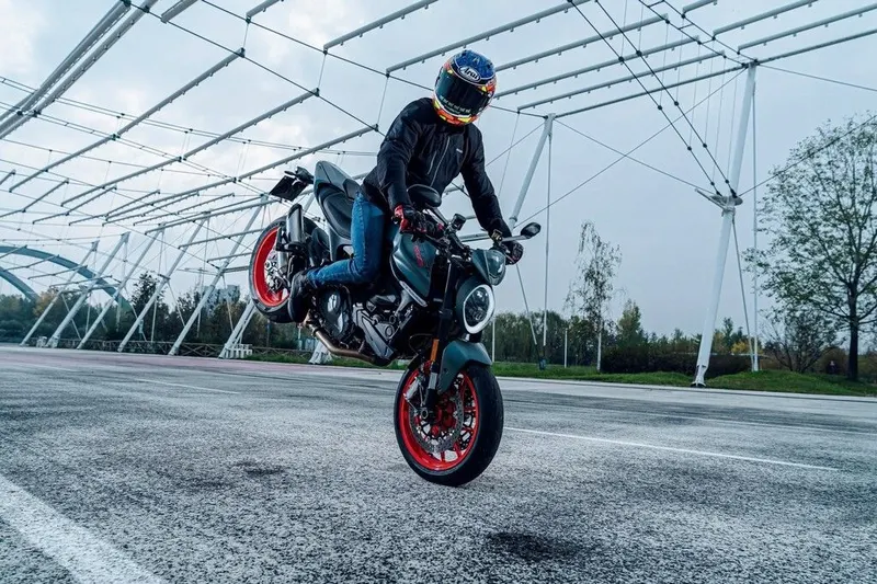 Ducati Monster (2024)