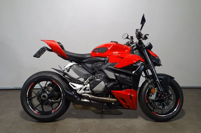 Ducati Streetfighter V2 (2022)