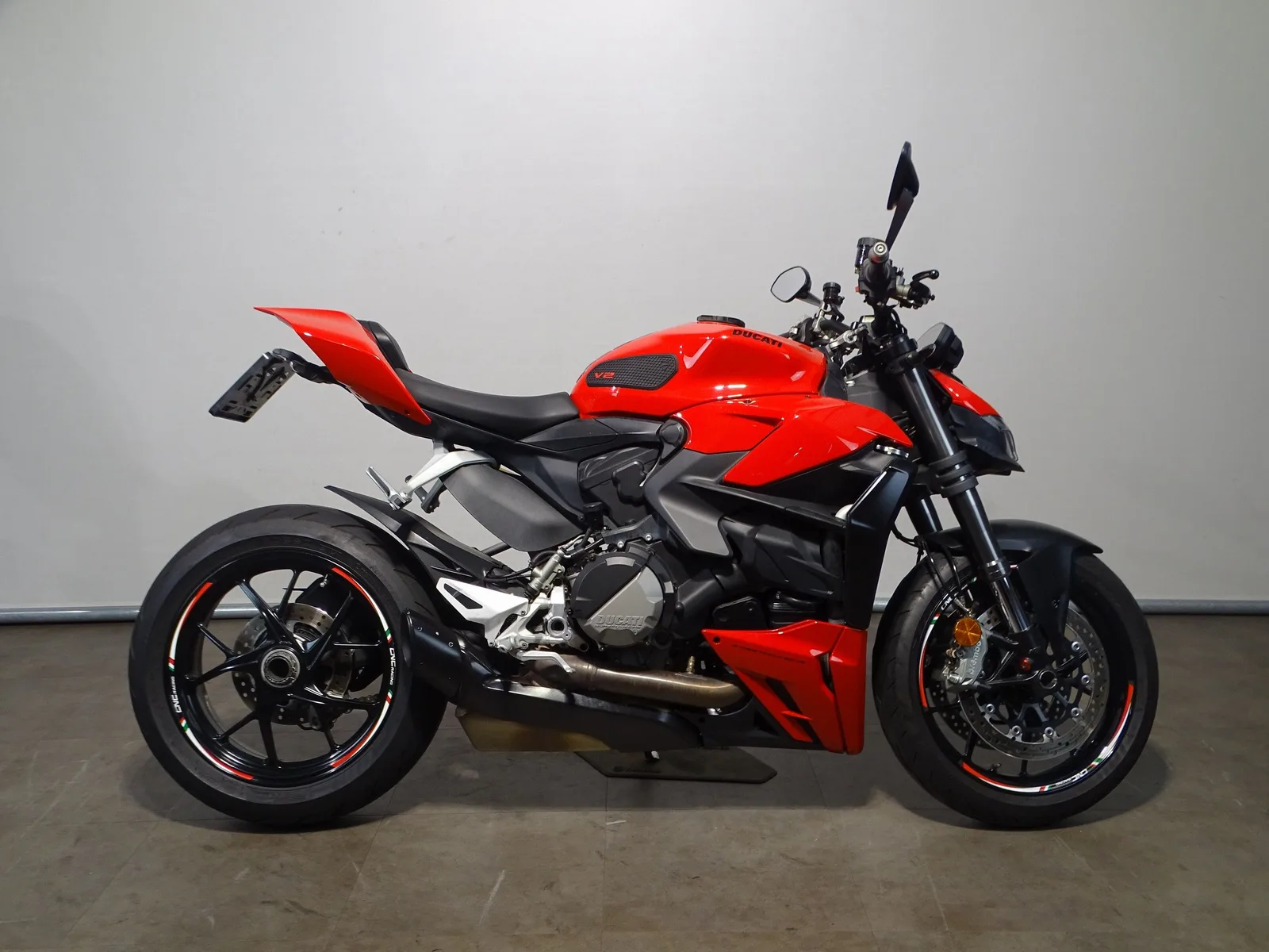 Ducati Streetfighter V2 (2022) — foto 1