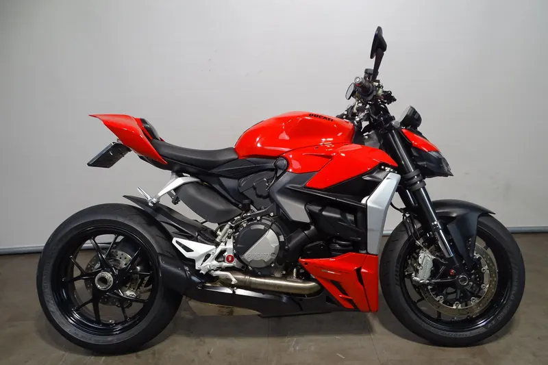 Ducati Streetfighter V2 (2023)