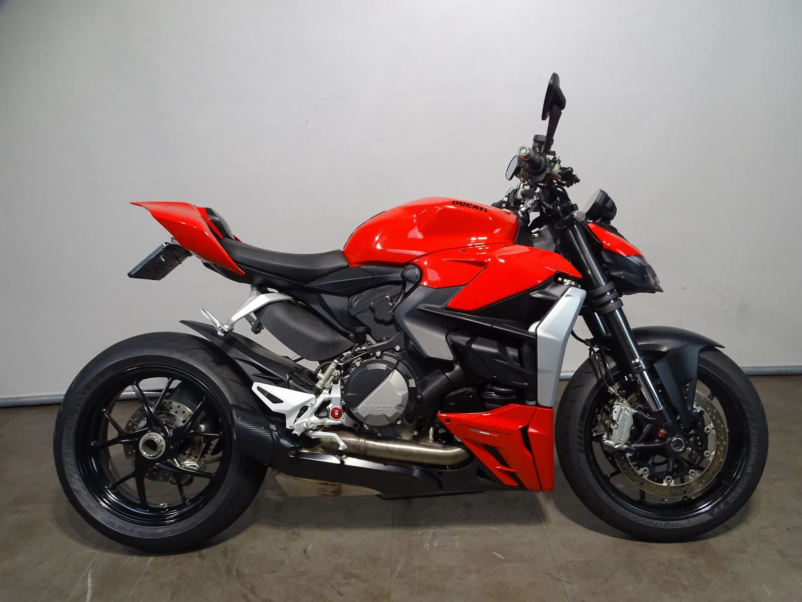 Ducati Streetfighter V2 (2023) — foto 1