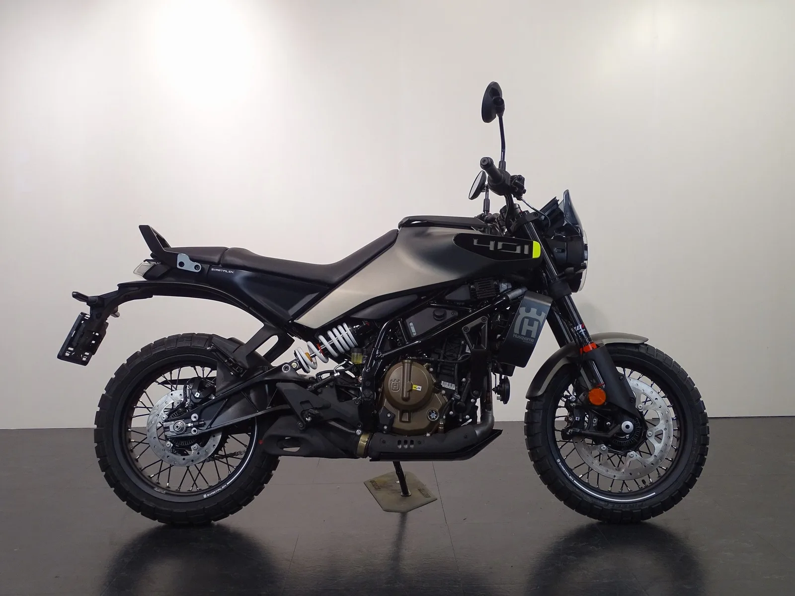 Husqvarna 401 SVARTPILEN (2026) — foto 1