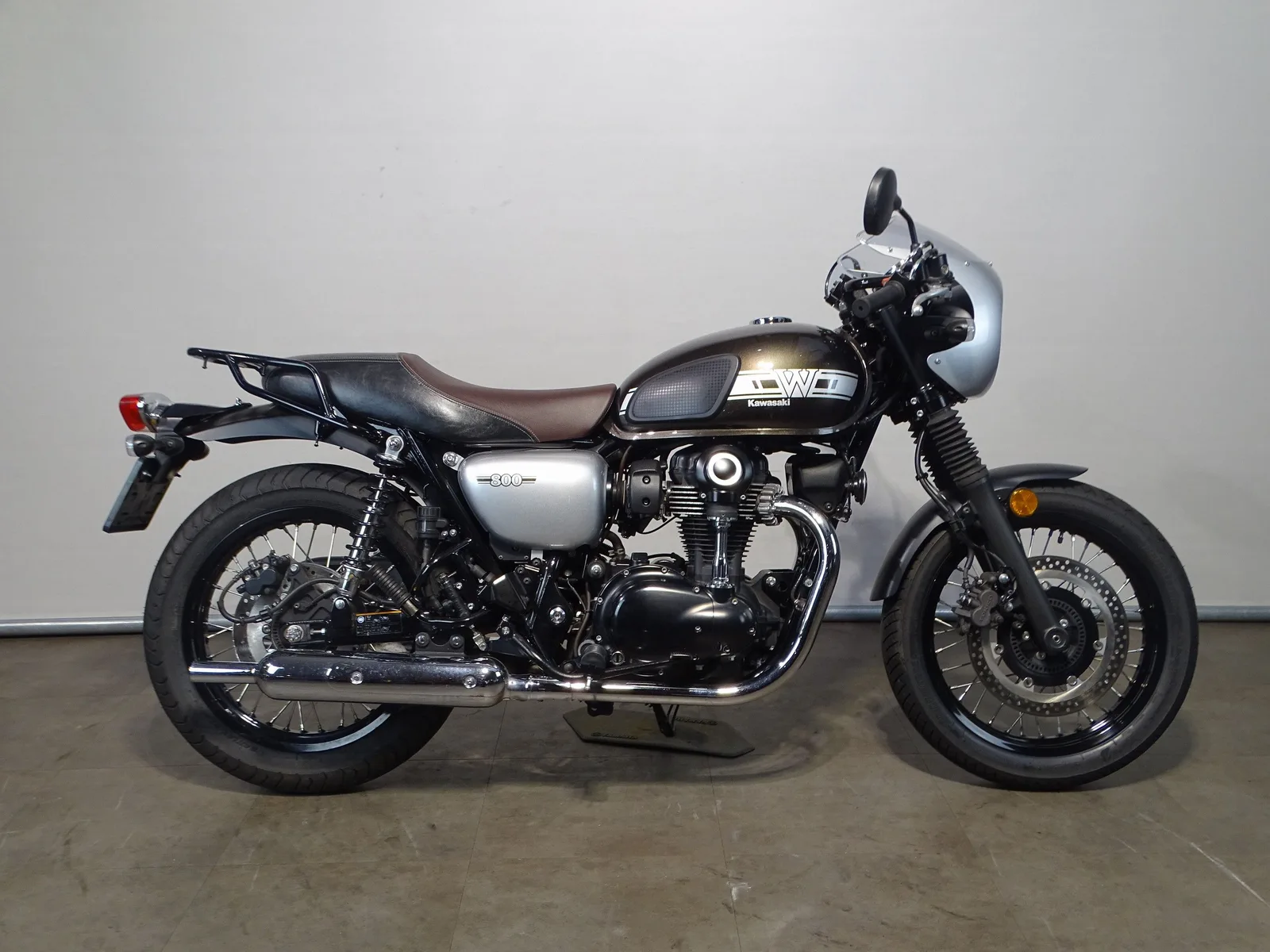 Kawasaki W800 Cafe (2019) — foto 1