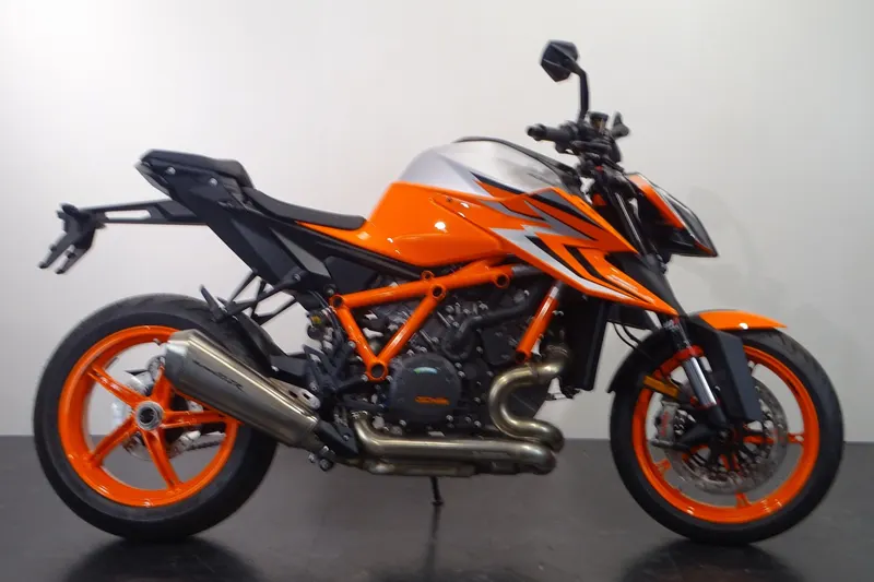 KTM 1290 SuperDuke R (2023)