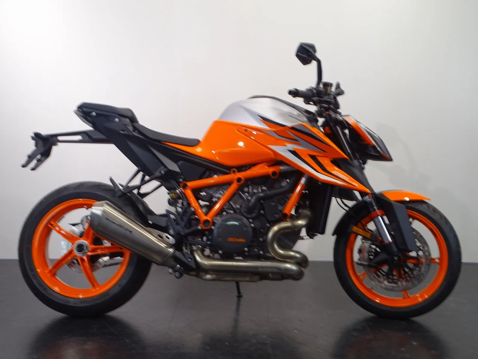 KTM 1290 Super Duke (2023) — foto 1