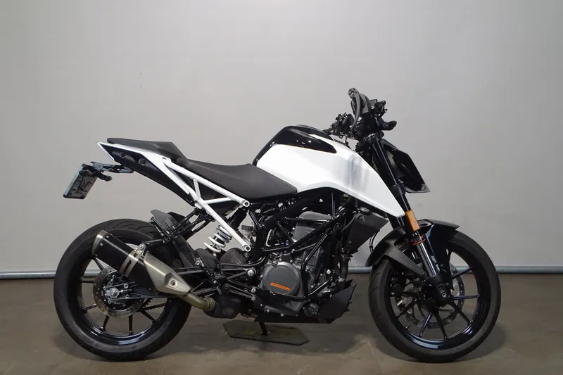 KTM 390 Duke (2024)