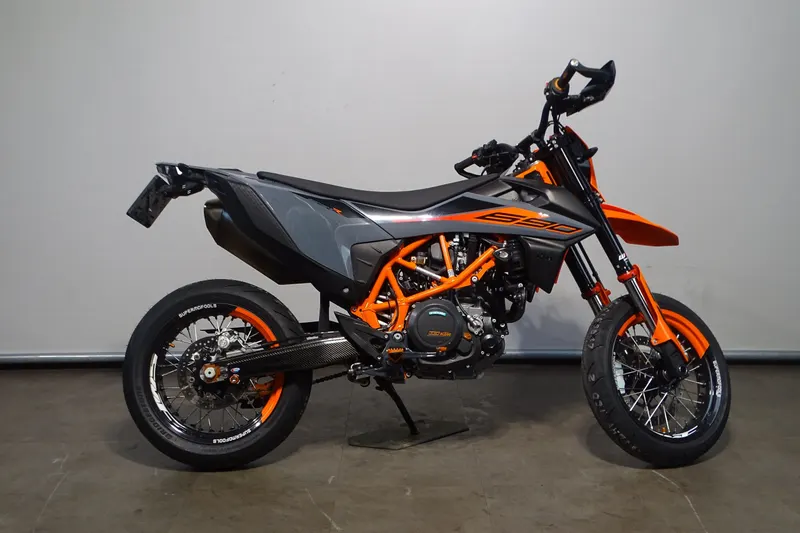 KTM 690 SMC (2023)