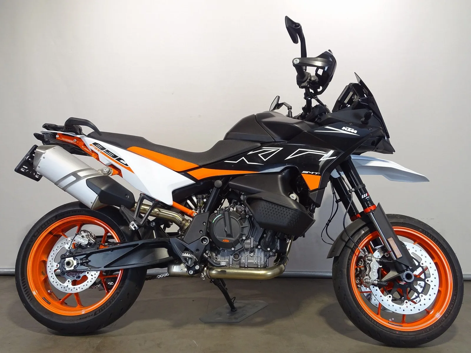 KTM 890 SMT (2024) — foto 1