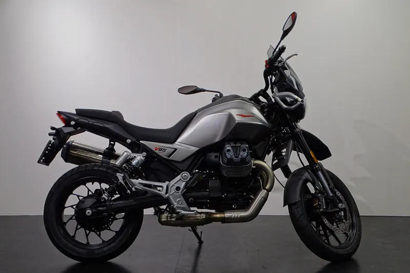 Moto Guzzi V 85 STRADA (2025)
