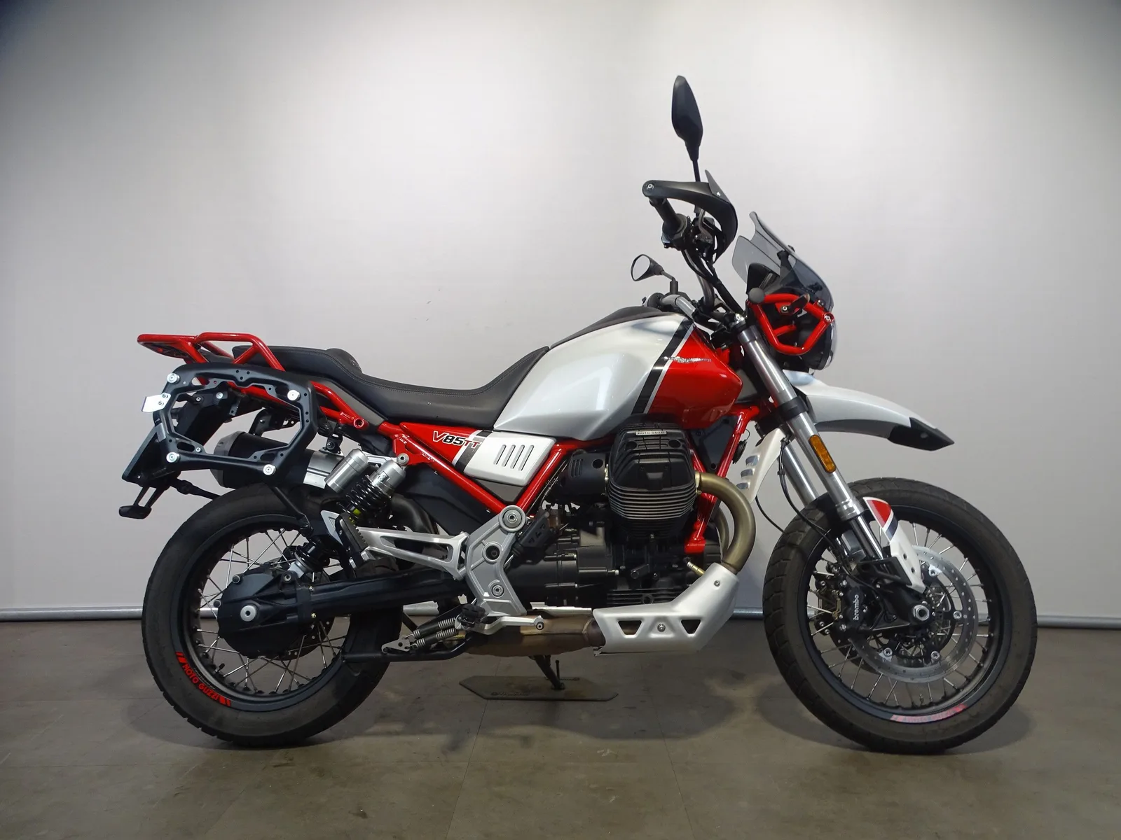 Moto Guzzi V85 TT (2021) — foto 1