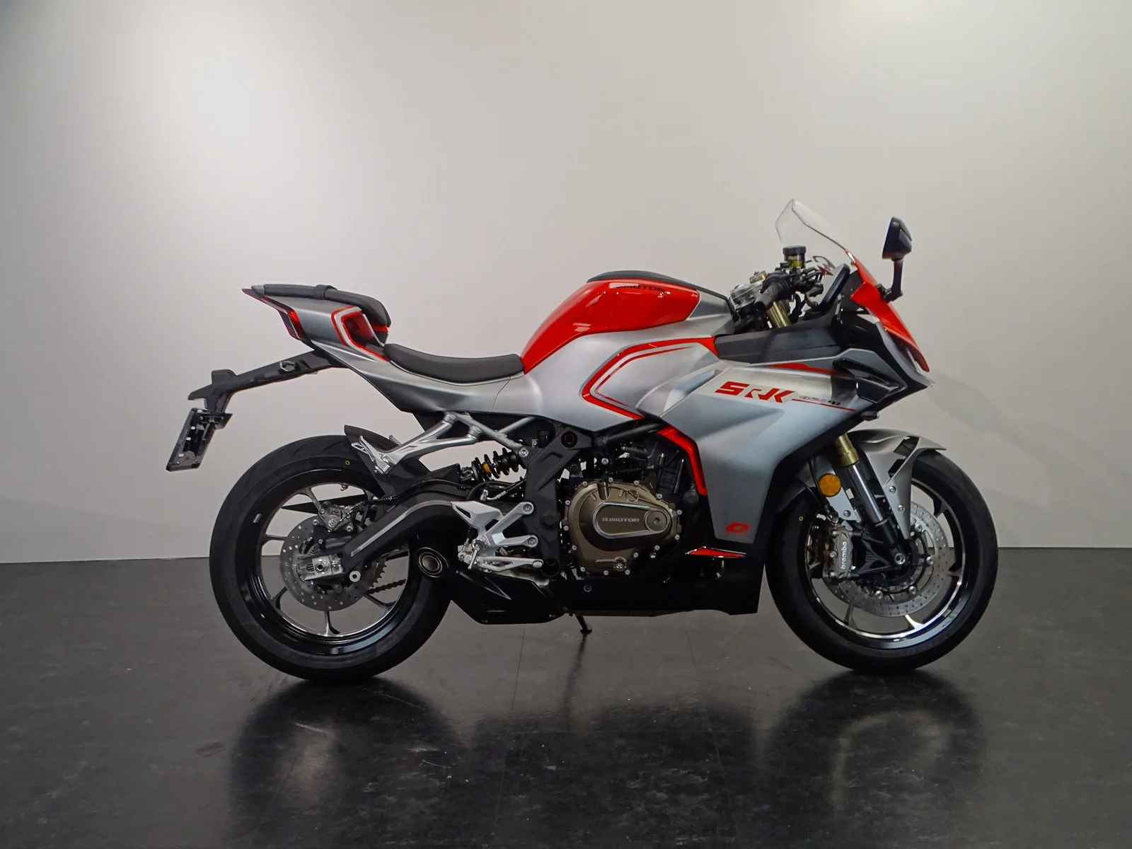 QJ Motor SRK 421 RR (2026) — foto 1