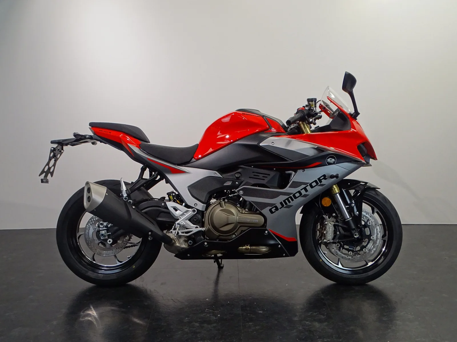 QJ Motor SRK 600 RS (2026) — foto 1