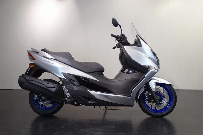 Suzuki Burgman 400 (2024)